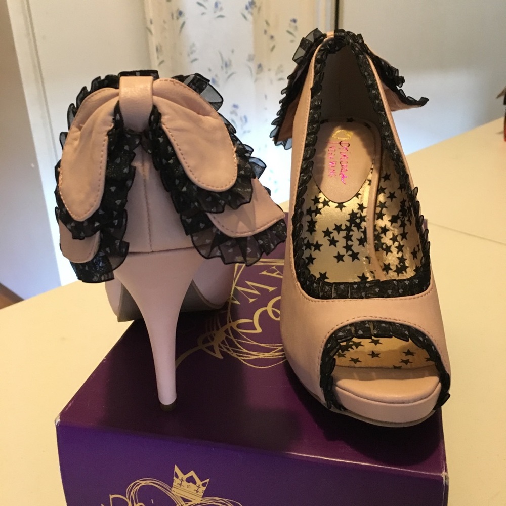 Princess Vera Wang Light Pink/Nude open toe heels